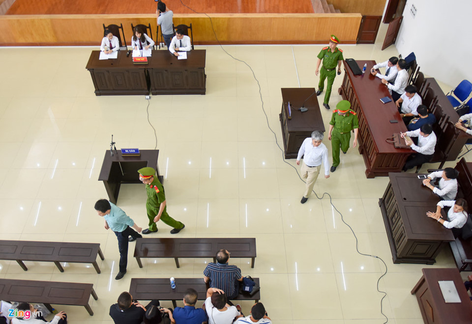 Nụ cười, nước mắt các bị cáo sau phiên phúc thẩm đại án Oceanbank